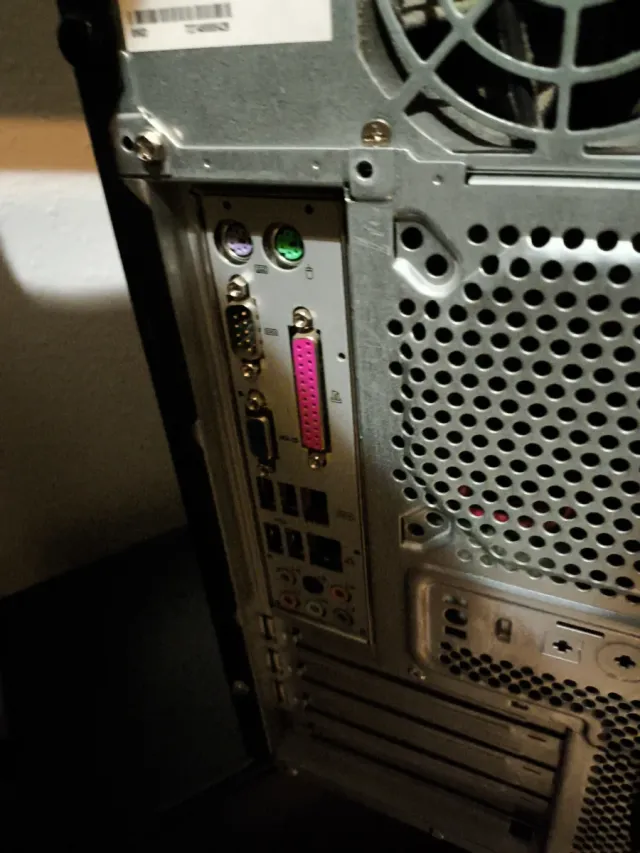 Acer aspire 8gb RAM y 2 discos, monitor y teclado