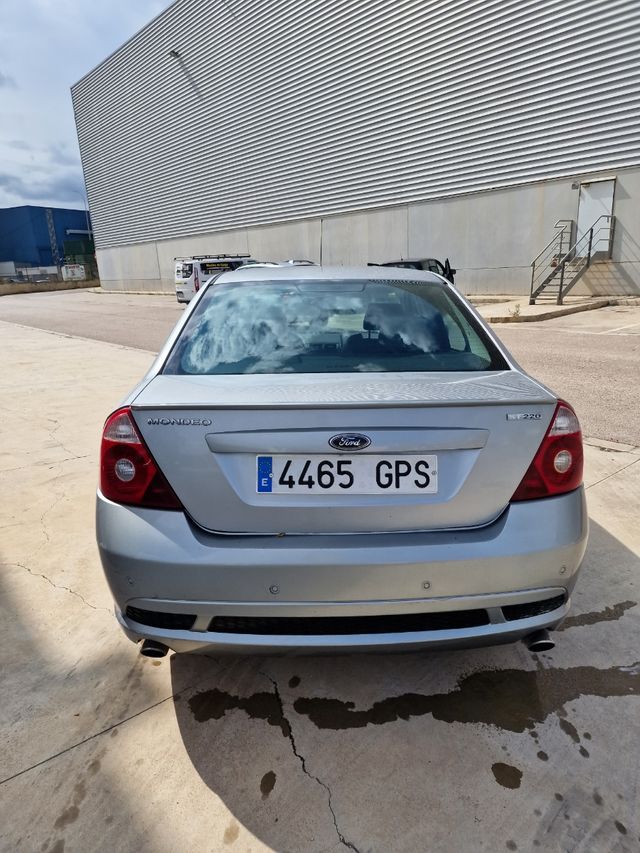 Ford Mondeo ST220