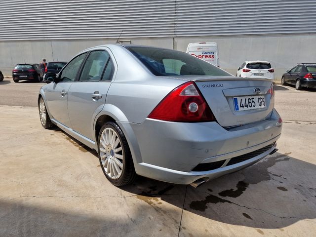 Ford Mondeo ST220