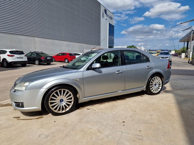Ford Mondeo ST220