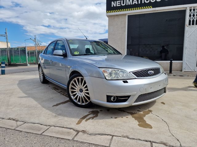 Ford Mondeo ST220