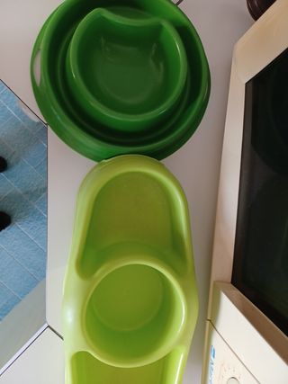 ciottole mangia e bevi . set di 2