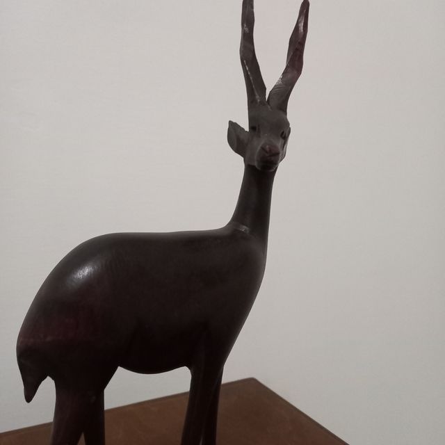 Statuetta legno cervo