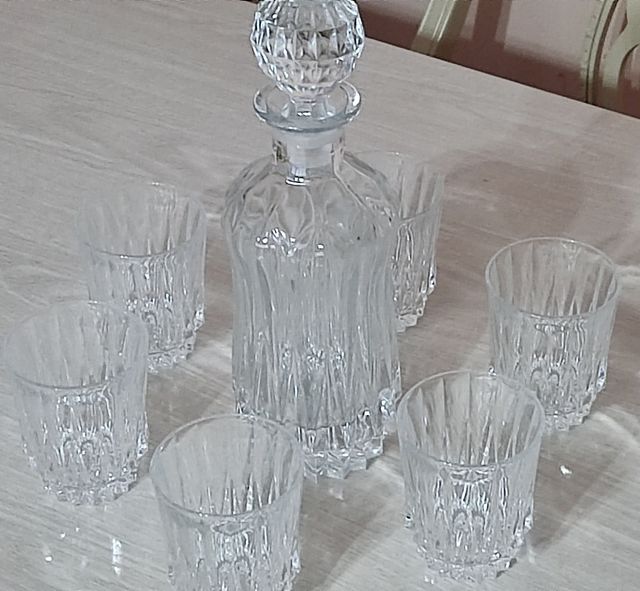 Juego botella whisky y vasos cristal, a estrenar