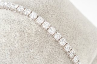 Pulsera de oro de 18 kt con diamantes 9.00 ct