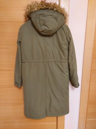 Parka verde.Sisa a sisa 59 cm.Largo 100 cm.