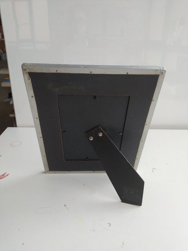 portarretratos estaño y madera pintada