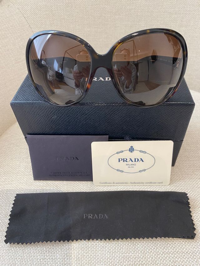 Gafas de sol de mujer de Prada