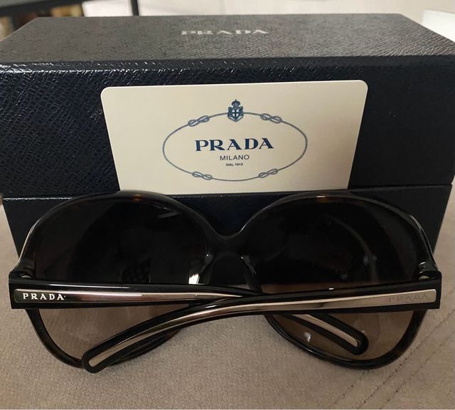 Gafas de sol de mujer de Prada