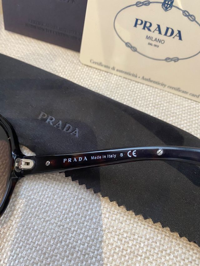 Gafas de sol de mujer de Prada