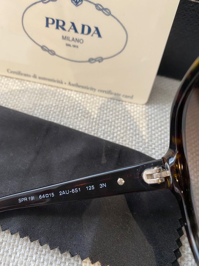 Gafas de sol de mujer de Prada