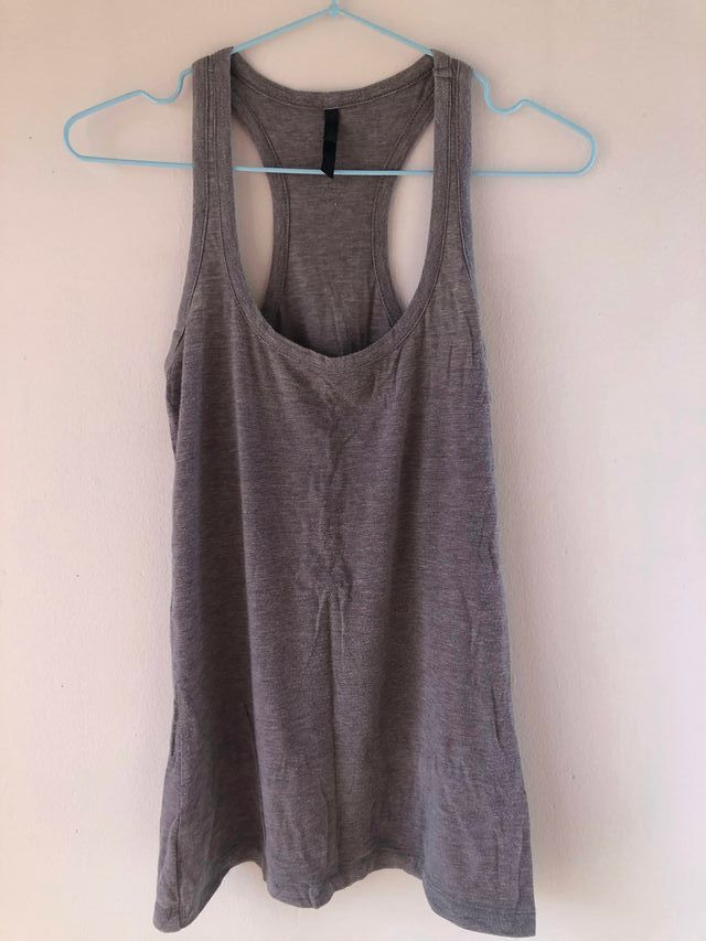 Camiseta Bershka tirantes gris lisa de segunda mano por EUR en