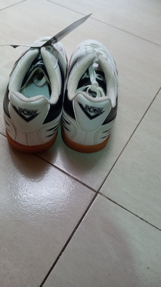 se vende tenis