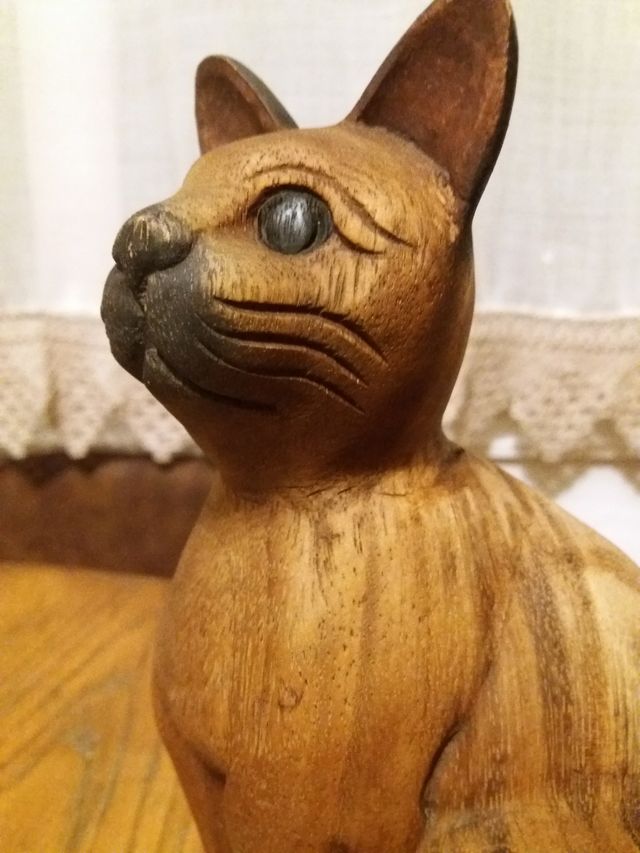 Gato tallado a mano madera