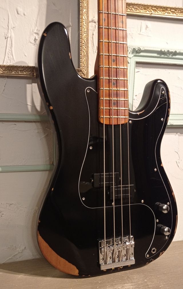 Precision Bass black relic