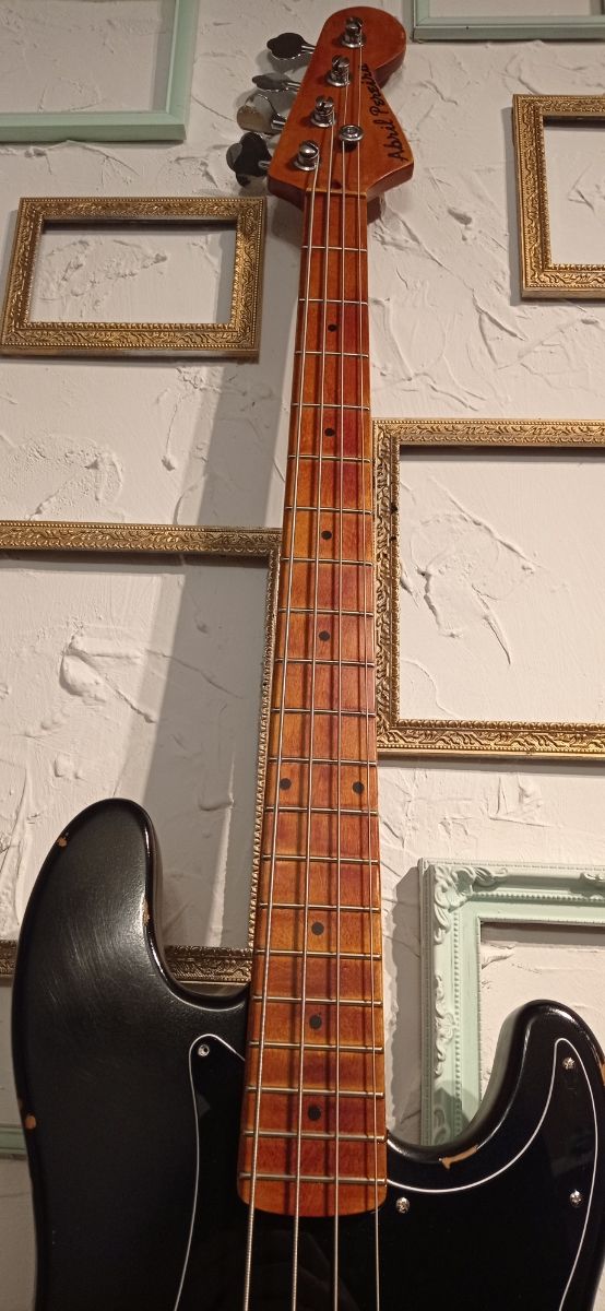 Precision Bass black relic