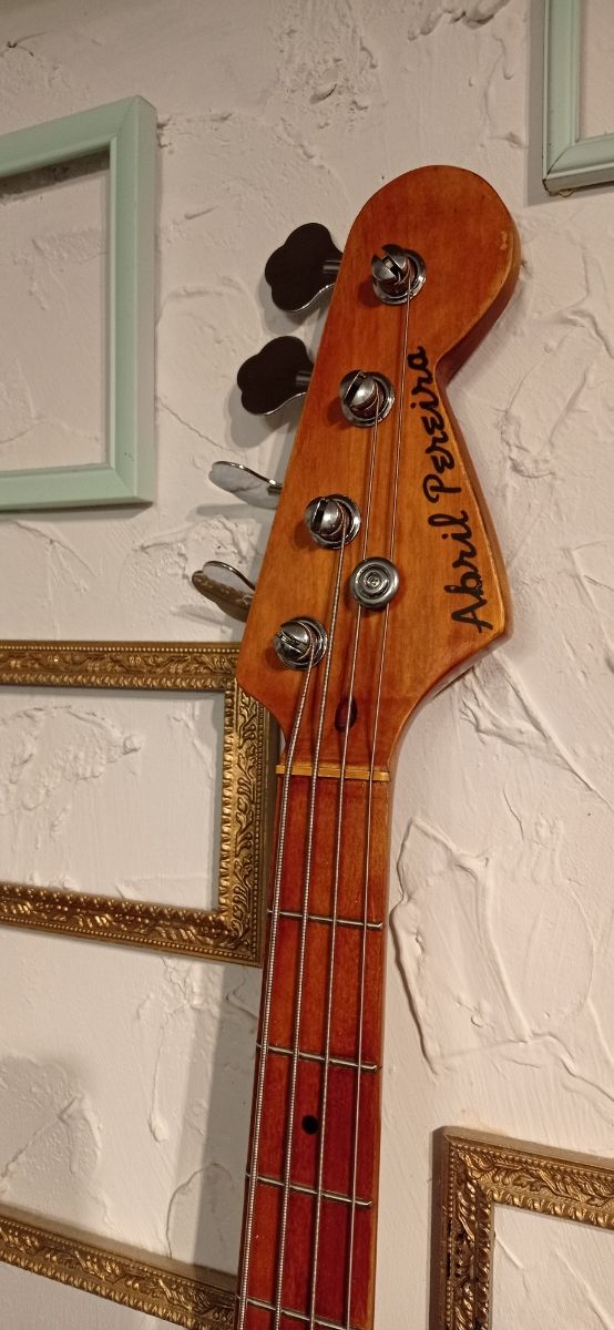 Precision Bass black relic