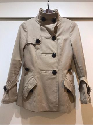 Chaquetón/gabardina corta Zara