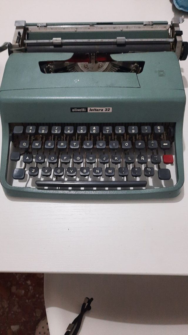 Máquina de escribir Olivetti Lettera 32