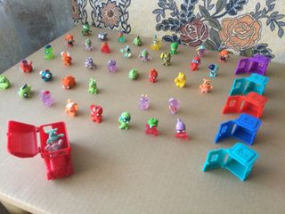 Lote muñecos zomlings +accesorios 