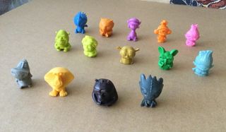 Lote muñecos zomlings +accesorios 