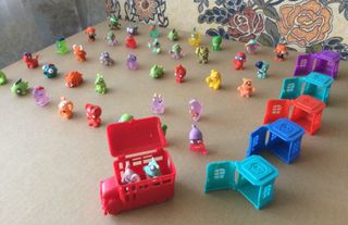 Lote muñecos zomlings +accesorios 