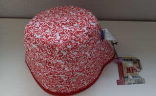 Bolso + gorro. Conjunto sport mujer. Reebok. Nuevo