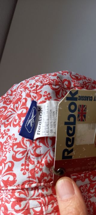 Bolso + gorro. Conjunto sport mujer. Reebok. Nuevo