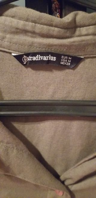 camisa verde bordada con flores 