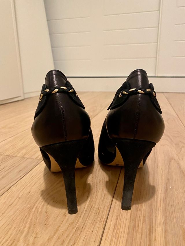 Preciosos zapatos ante negro