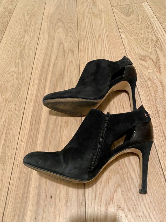 Preciosos zapatos ante negro