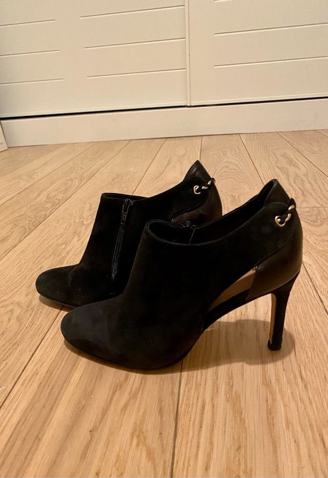 Preciosos zapatos ante negro