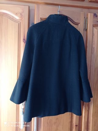 Precioso abrigo negro mujer Zara 