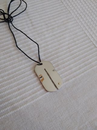 colgante de acero  con cordón 