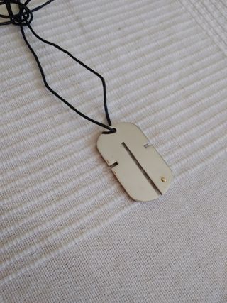 colgante de acero  con cordón 