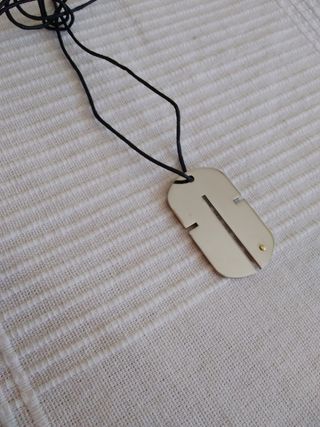 colgante de acero  con cordón 