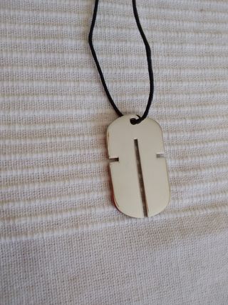 colgante de acero  con cordón 
