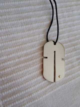 colgante de acero  con cordón 
