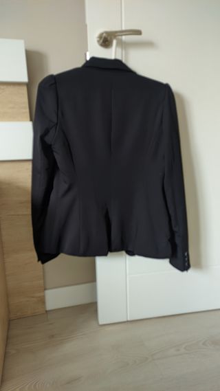 Americana negra de Stradivarius Talla M