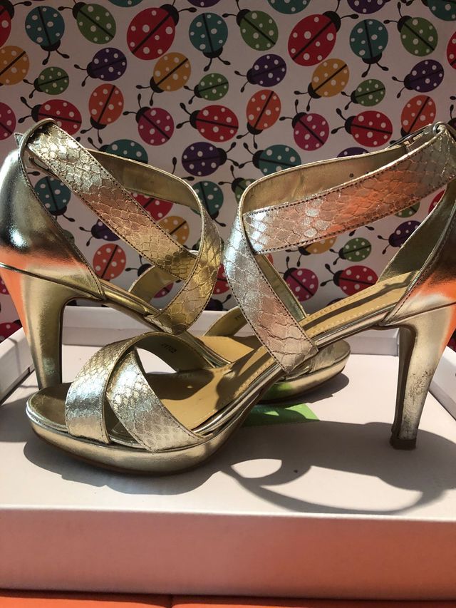 Sandalia dorada tacon 39