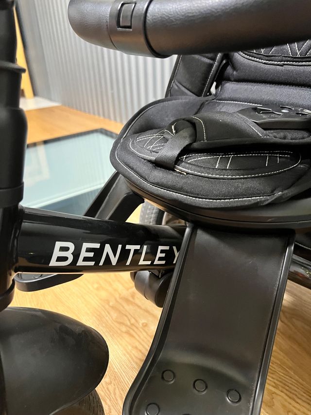 Bentley cochecito en negro.