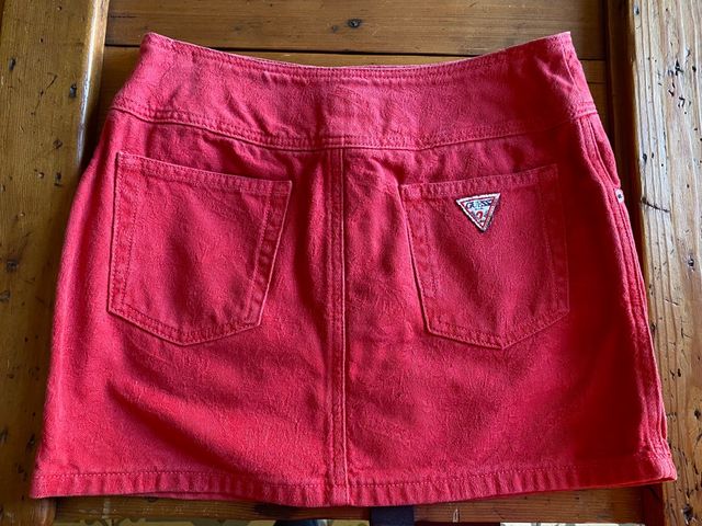 Falda roja de Guess