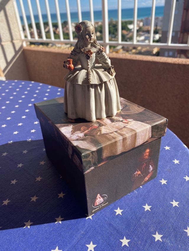 Statuetta originale della ragazza Velázquez