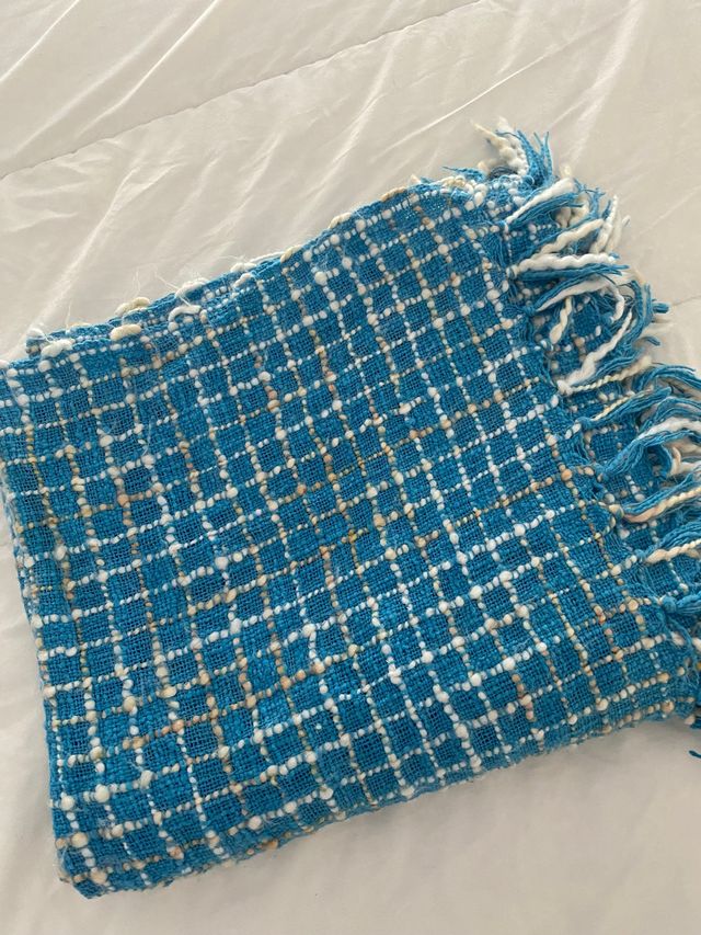 Manta azul con flecos de gato Preto 