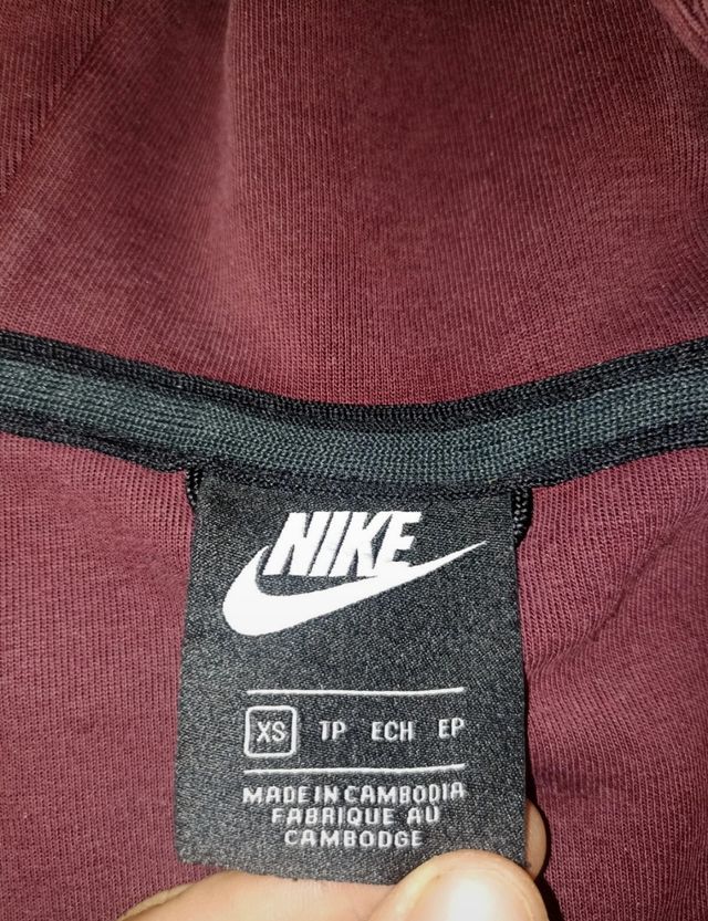 Chaqueta Nike Tech Fleece burdeos