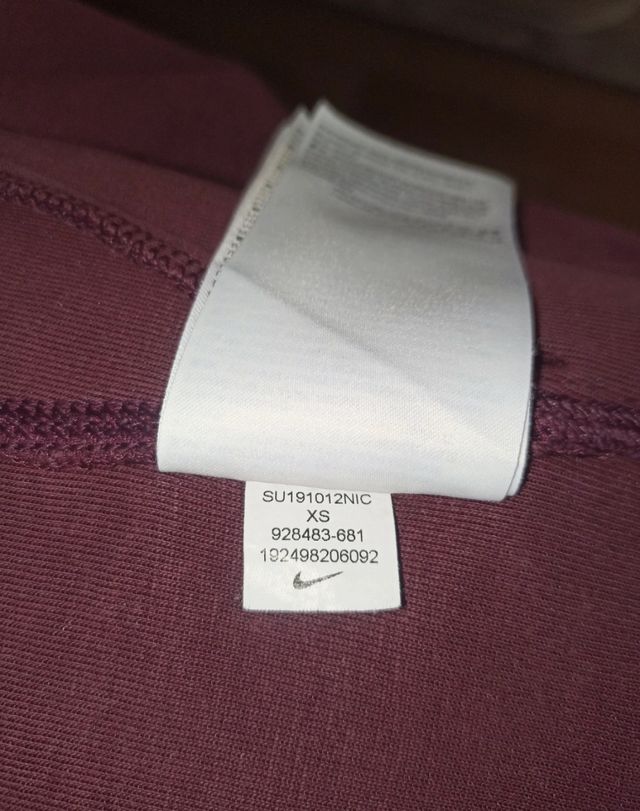 Chaqueta Nike Tech Fleece burdeos