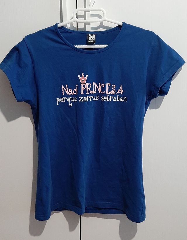 Camiseta "NACÍ PRINCESA porque zorras sobraban"