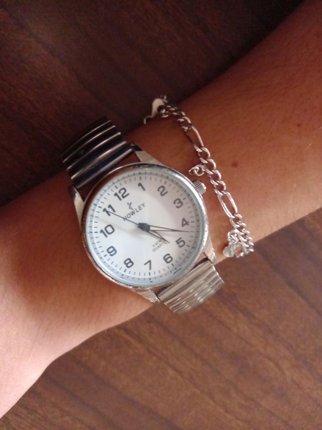♡RELOJ PLATEADO♡