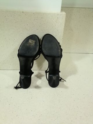 Sandalias LODI de raso súper nuevas. 