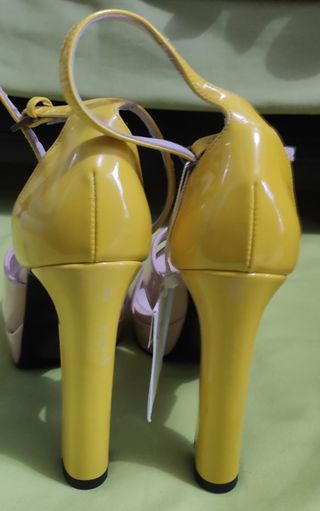 Sandalias de tacón Zara nuevas